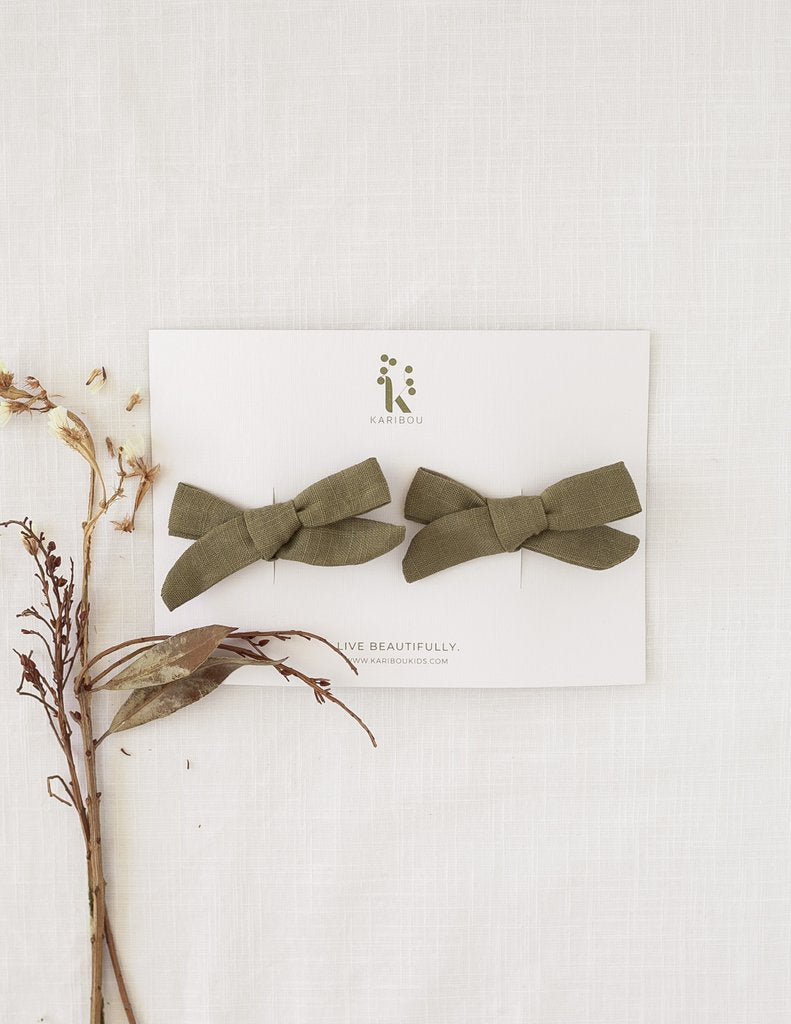 Karibou | School Girl Linen Bow 2pc Clip Set - Olive Leaf